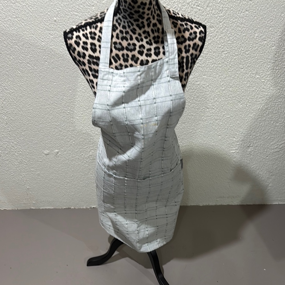 White Checkered Grilling Apron adjustable with pockets